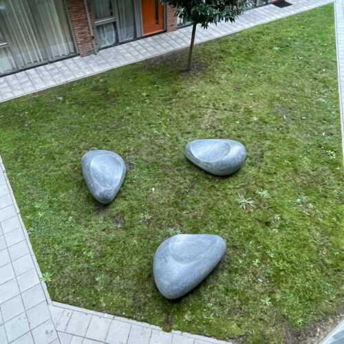 Betonnen zitelement - De Love-stone 28 Onze grote zitstenen, Lovestones uitgevoerd in antraciet.