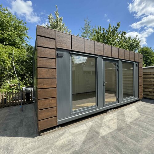 Een extra werkruimte nodig? Onze kantoorunits staan binnen no-time op locatie – sleutelklaar en klaar voor gebruik!
