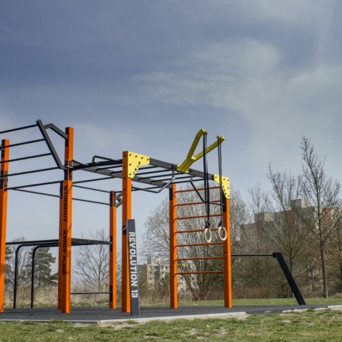 Buiten fitness-park Nippur Freestyle 19 Nippur Freestyle: Optimale trainingservaring voor sporters van alle niveaus, met veelzijdige modules en extra uitbreidingsmogelijkheden.