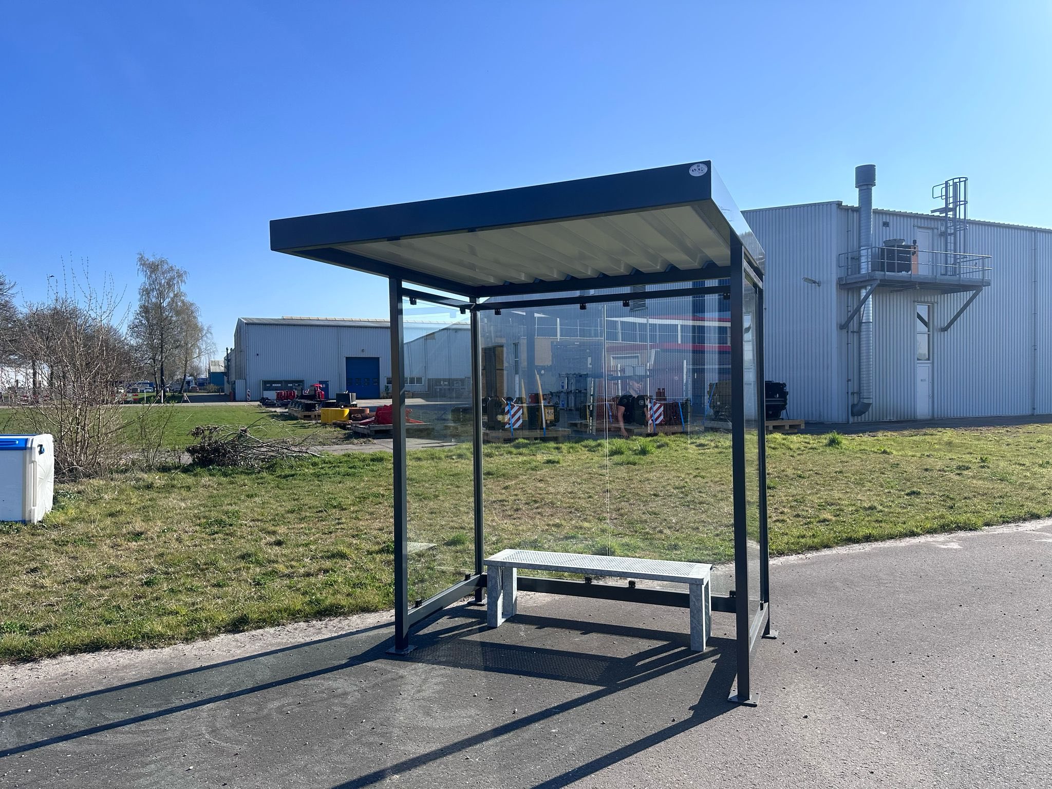 Rookoverkapping - automaat overkapping Palermo 1 Rookoverkapping Palermo P2. Ideaal als rookabri en automaten overkapping. Afgebeeld de 2 meter uitvoering met zitbankje.