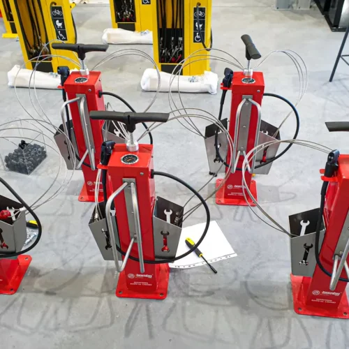 Fietsservicestation PRS-sV20 15 Het fiets servicestation PRS-sV20 is voorzien van een duurzame fietspomp met adapters voor alle soorten ventielen, inclusief Presta, Schrader en Dunlop.