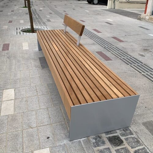 Parkbank model Dresda met een lengte van L2300 x W675 x H450 mm Iroko hardhout