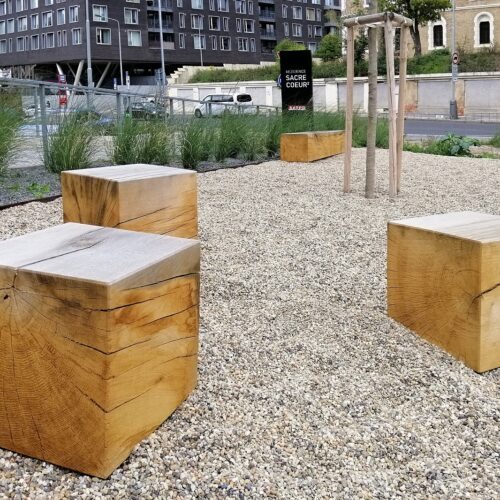 Parkbanken model Twistula 8 Leverbaar in eiken- of douglas hout. Leuke zitblokken voor speel- en schoolpleinen.