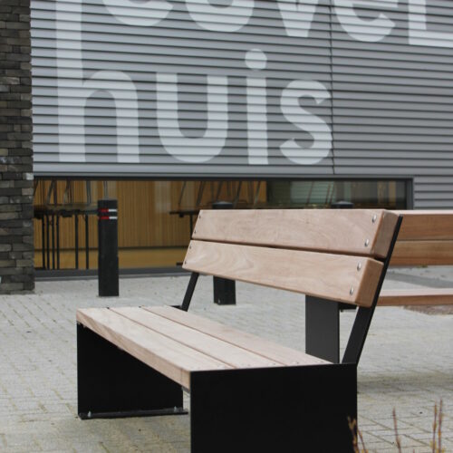 Parkbank Amburgo 10 Parkbank Amburgo, nog een uitvoering gecoat in diepzwart ral 9005