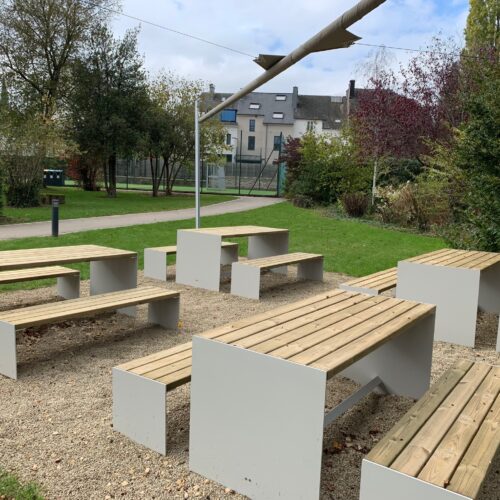 Picknicktafel Amburgo 23 Picknicktafels model Amburgo, gecoat in grijs ral 7001. Ideaal op speel- en schoolpleinen en slechts 1 van onze veel mogelijkheden als het om picknicktafels en picknicksets voor de openbare ruimtes gaat.