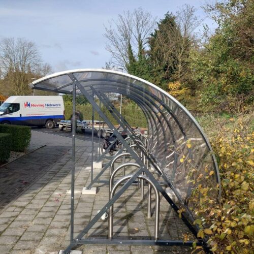 Fietsnietje model Curly 11 Fietsnietjes van rvs in fietsoverkapping model BF1000. Naast aanleunbeugels, fietsnietjes bent u ook voor een fietsoverkapping bij SKWshop aan het juiste adres. Echt alles voor fietsparkeren.
