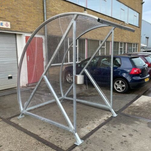 Rookoverkapping BF600 23 Rookoverkapping - rookabri BF600, ook de montage incl. funderingen kunnen wij voor u verzorgen. Deze rookoverkappingen worden volledig gemonteerd geleverd. Snelle levering.