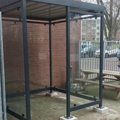 Rookoverkapping Myla Standaard 64 Rookoverkapping Myla 2x2 gecoat in ral 9005. Ideaal voor 4 tot 5 personen.