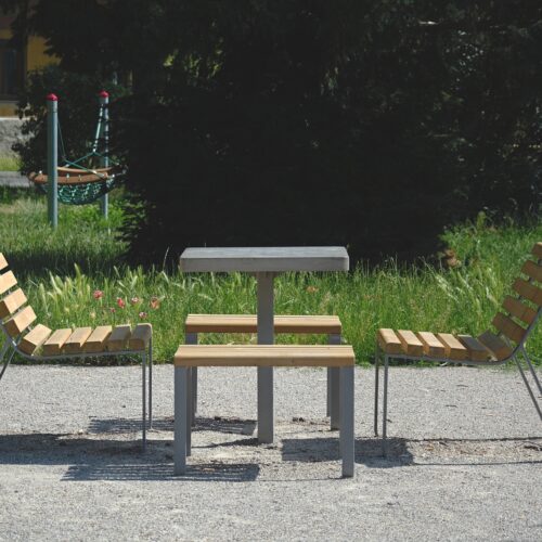Schaaktafel beton en hout met 4 stoelen voor openbare ruimtes