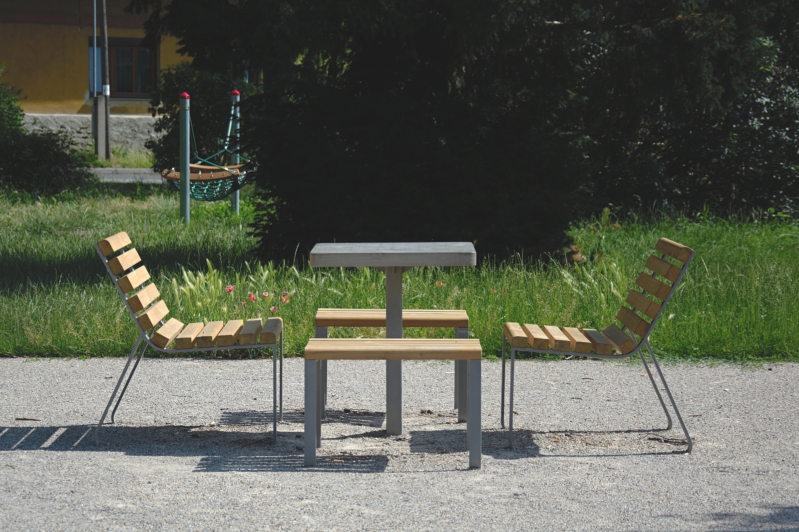 Schaaktafel voor buiten model MAT 1 Schaaktafel beton en hout met 4 stoelen voor openbare ruimtes