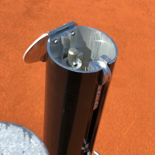 Aluminium netpalen Koker-model Export 11 Het windwerk aan deebinnenzijde van de ronde tennisnetpalen. Topkwlaiteit.