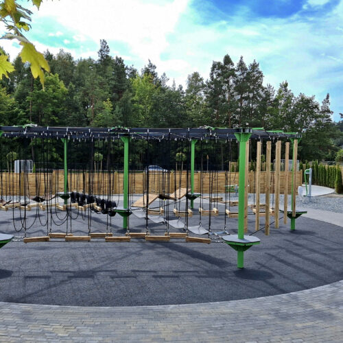 Onze unieke parcours zijn geschikt voor jaarlijks publiek gebruik en ideaal voor elke locatie.Het touwenpark biedt een spannende ervaring voor kinderen, tieners en volwassenen.
