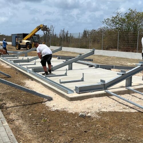 Tribune Alto - Replay 81 Nog een afbeelding van de start van de bouw van de twee tribunes op Bonaire.