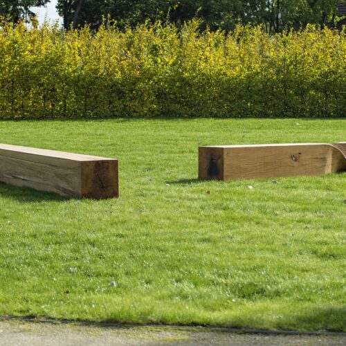 Parkbanken model Twistula 9 Leverbaar in verschillende afmetingen - eiken- of douglas hout. Parkbank, zitbank Twistula, een aanwinst voor natuurrijke omgevingen.