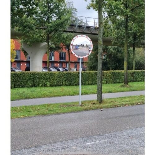 Onze verkeersspiegels worden geleverd inclusief bevestigingsmateriaal voor staanders met een diameter van 60 t/m 76mm