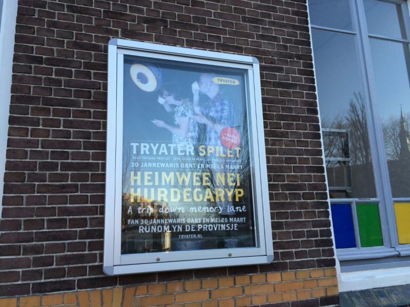 Informatieborden: Wandvitrine 1 De weerbestendige publicatieborden met slot en wandmontage van SKWshop zijn perfect voor parken, schoolpleinen en openbare locaties waar veiligheid belangrijk is