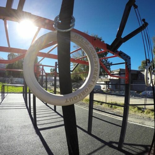 Buiten fitness-park Nippur Freestyle 18 Nippur S biedt duurzame outdoor fitnessoplossingen voor groepen tot 13 sporters, ideaal voor intensieve trainingen.