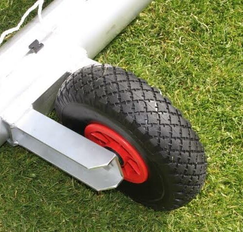 Pupillen voetbaldoel JVD150 42 O kunt deze duurzame en voordelige pupillen voetbaldoelen laten voorzien van onze aangelast draagwielen. Zeer soepel draaiend en een degelijke las-constructie.