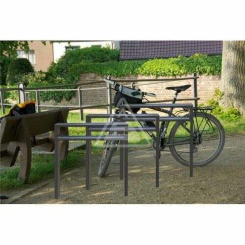 Moderne Fietsnietjes model Space 4 Deze fraaie fietsaanleunbeugels - fietsnietjes zijn leverbaar in de diktes 60 x 60 mm 60 x 40 mm. en diverse lengtes.