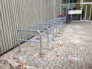 Netjes, duurzaam en de beste fietsbescherming. Aanleunbeugels.