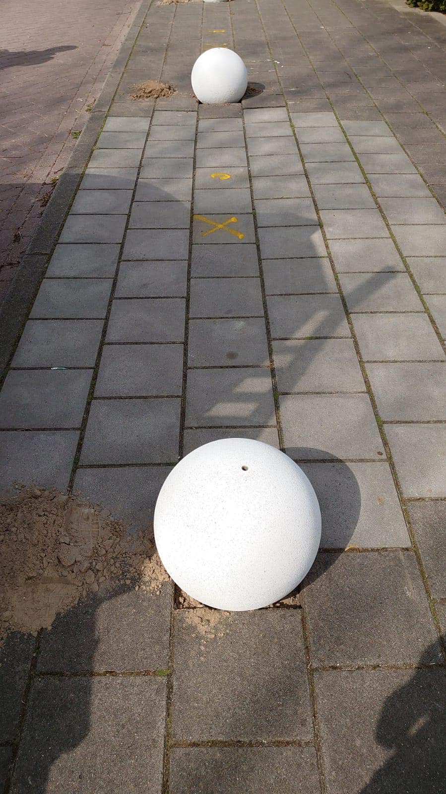 Afzetbol Vera 4 Een nette degelijke en duurzame bescherming tegen "foutparkeerder" afzetbol model Vera.