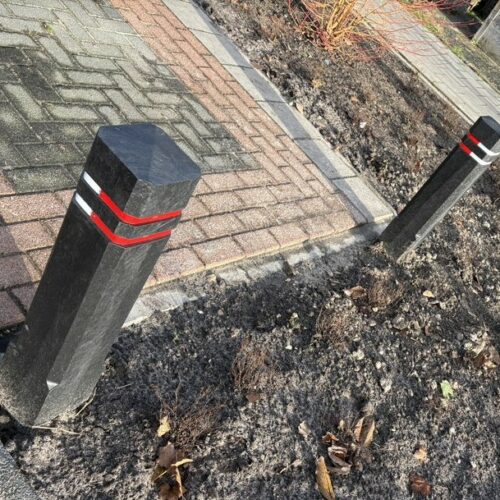 Diamantkop afzetpalen Govaplast 12 Diamantkop parkeerpalen. De klassieker onder de kunststof anti parkeerpalen. Afgebeeld de vaste uitvoering.