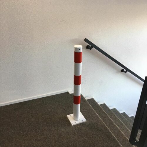 Wegneembare afzetpalen rond 76mm en 89mm 26 Voordelig en duurzaam. Eenvoudig te monteren en te verwijderen. De ideale afzetpaal voor verzorgingstehuizen.