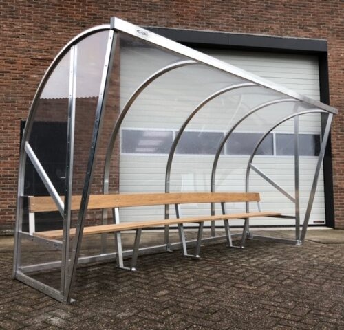Dug out model 195 18 Een extra diepe dug-out, deze is gereed voor transport naar de klant. Gelast aluminium, bijzonder degelijk en duurzaam. Uitgevoerd in aluminium naturel.