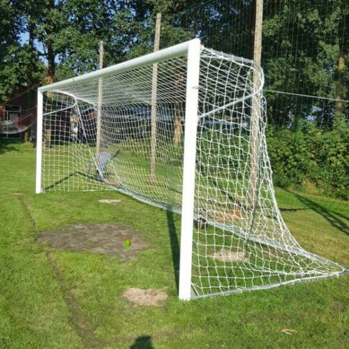 Voetbaldoel P-model VD111 19 Deze voetbaldoelen worden standaard geleverd met extra lange grondpotten