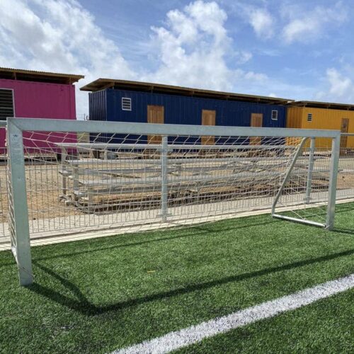 Voetbaldoeltjes JVD240 (inklapbaar) 43 Aluminium voetbaldoel model JVD240 in de naturel uitvoering. Degelijk, duurzaam en omdat deze voetbaldoeltjes inklapbaar zijn, eenvoudig op te bergen. Compleet met net geleverd.
