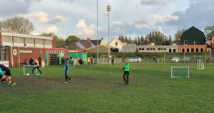 Onze aluminium voetbaldoeltjes uit de voetbaldoeltjes JVD195 1.2 x 0.8m. op de training bij vv Schildwolde.