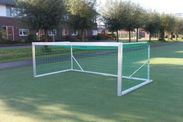 In de liggende stand is dit doel geschikt voor het KNVB 4 tegen 4 spel en in de staande stand voor het Vlaamse dribbelspel.