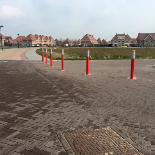 Ronde afzetpalen Potloodmodel 19 Antiparkeerpaal Potlood. Deze afzetpalen, parkeerpalen staan in de gemeente Kampen. 1 van de 2 projecten die we daar uitgevoerd hebben met deze vrolijke afzetpalen