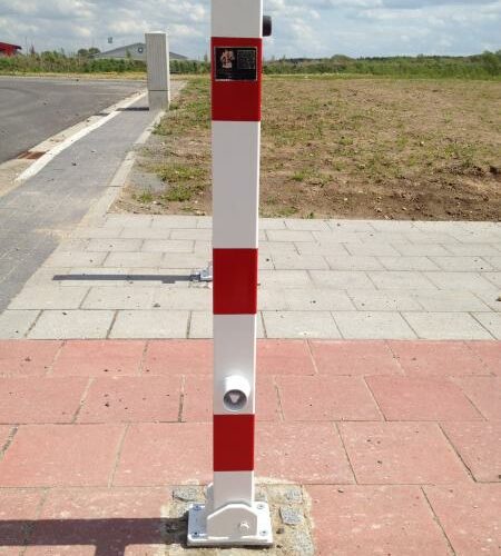Neerklapbare parkeerpalen 70x70mm 25 De neerklapbare antiparkeerpalen van SKWshop, komt u in het hele land tegen.