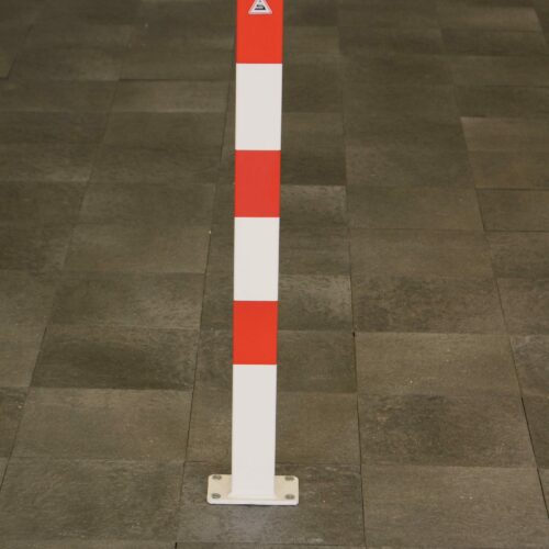 Anti parkeerpalen vierkant vast 70x70mm 6 Al onze anti parkeerpalen kunnen naar keuze van 1 of 2 aangelaste kettingogen