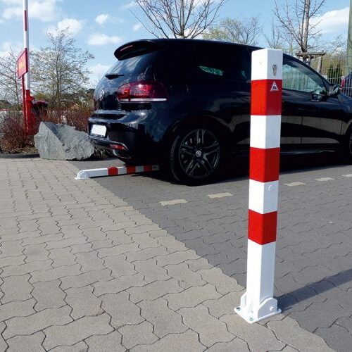 Neerklapbare parkeerpalen 70x70mm 27 De neerklapbare uitvoering van deze antiparkeerpaal, uitgevoerd met cilinderslot.