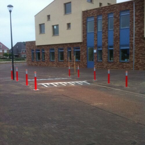 Ronde afzetpalen Potloodmodel 22 Potlood afzetpalen, de ideale oplossing voor scholen, speeltuinen en woonwijken. Antiparkeerpalen van Ferrocast, door en door gekleurd en erg duurzaam.