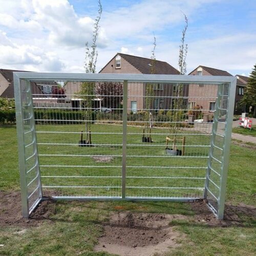 Voetbaldoeltjes model TRD300 124 voetbaldoel TRD3000 staal verzinkt 2 x 2m op grasveld