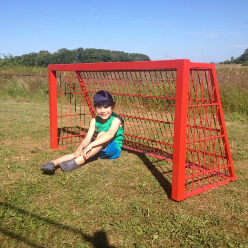 Voetbaldoel model TRD3000 1.5 x 0.75m Rood gecoat. op Ameland