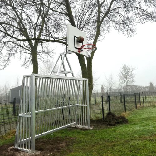 Voetbaldoel basketbalcombinatie VB200 35 De ideale oplossing voor schoolpleinen en openbare ruimtes. Antivandalisme voetbaldoelen model VBC200