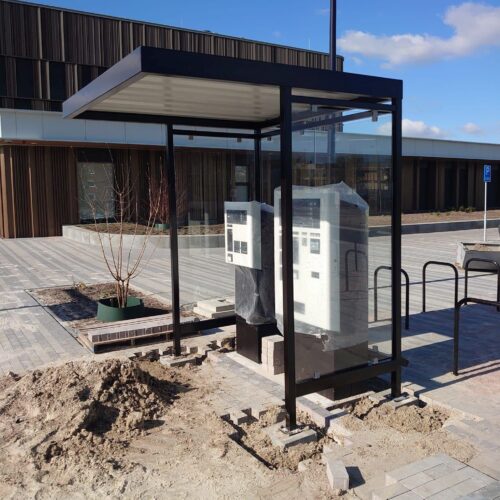 Betaalautomaat overkapping M1 24 Betaal automaatoverkapping lengte 2 meter, overstekend dak en diepzwart gecoat