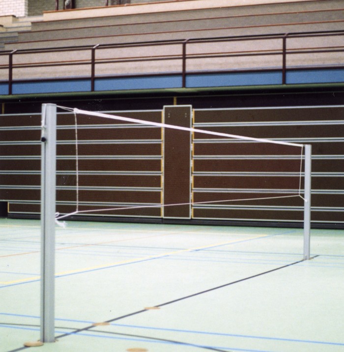 Badminton palen uitneembaar 1 Badmintonpalen voor binnen en buiten. Compleet met grondkoker. Badminton-set van top kwaliteit. Aluminium badmintonpalen 80x80mm.