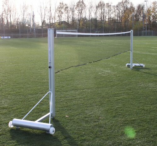 Badminton set van aluminium. Voorzien van wielen, zodat u uw badminton-installatie eenvoud op kunt bergen. Zeer professionele badminton-set voor buiten!