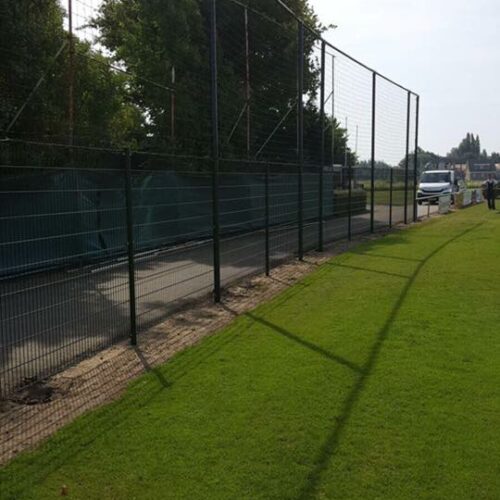Ballenvanger op maat 93 In deze ballenvanger zit een hoek. Ook dat is geen probleem.