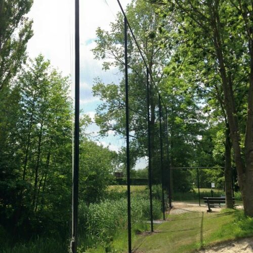 Ballenvanger op maat 94 Ballenvanger golfbaan. Montagefoto. Voor golf, honkbal of andere sporten waarbij ballen met grote kracht of snelheid worden geslagen, leveren wij extra sterke balvangers die ontworpen zijn om maximale veiligheid en duurzaamheid te garanderen