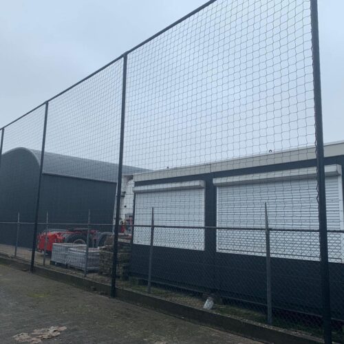 Ballenvanger op maat 133 Ballenvanger hockey met een ballenvangernet van geknoopt Pe maas 40 x 40 mm.
