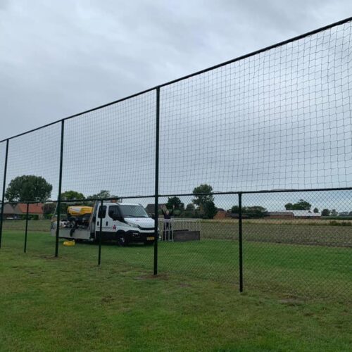 Ballenvanger op maat 144 Onze balvanger met 2 meter gaas onder en 3 meter net boven in St Eloois (Vlaanderen)