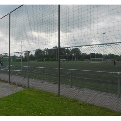 Ballenvanger op maat 113 De ballenvangers van SKWshop. Duurzaam en voordelig. Of u nu een volledig net, combinatie met gaas of alleen dubbelstaafmat nodig heeft, bij SKWshop vindt u altijd een passende ballenvanger.