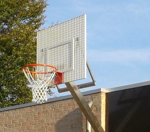 Antivandalisme basketbalbord 42 Ons antivandaal- basketbalbord in het wit gecoat.