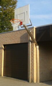 Ook particulieren kiezen steeds vaker voor onze Rothe Fixed basketbaldoel, vanwege zijn uitstekende prijs-kwaliteitsverhouding.